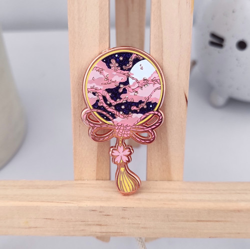 Nocturna Blossom Omamori - PIN METÁLICO